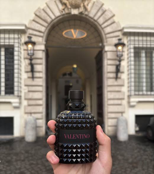 V*lentinoo u*mo born in r*mma ex*raadose parfum
